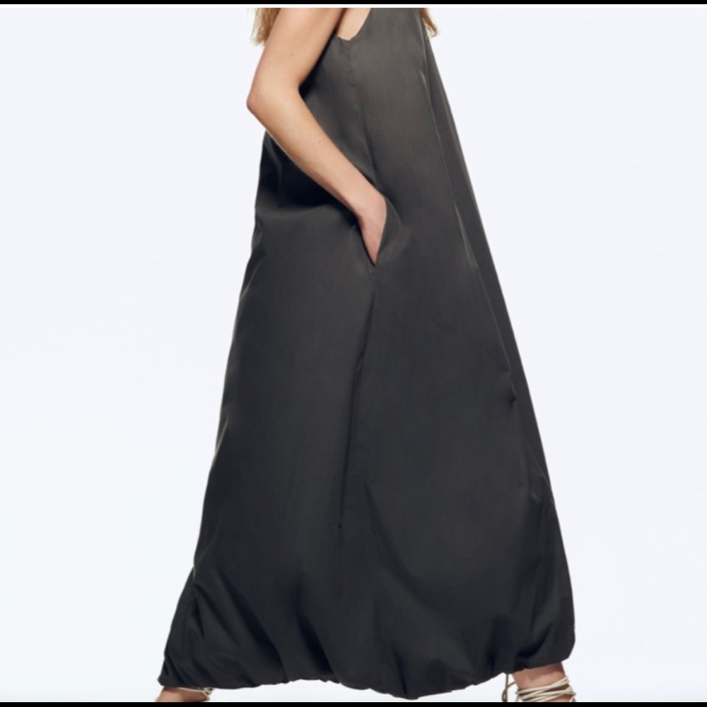 Zara balloon hem dress. NWT size small. SOLD OUT
